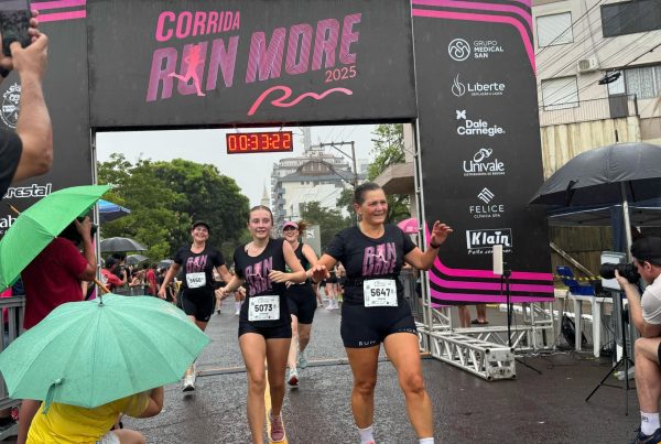 Corrida Run More reúne centenas de mulheres em Estrela