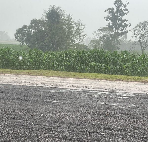 Chuva cancela jogos no Vale