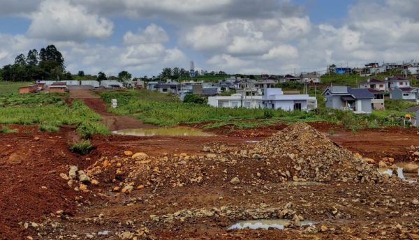 Terrenos serão preparados para construção de 43 moradias