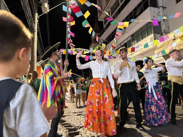 Desfile temático marca abertura da gincana do Ceat