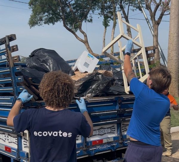 Voluntários retiram mais de 2,9 toneladas de lixo do rio Taquari