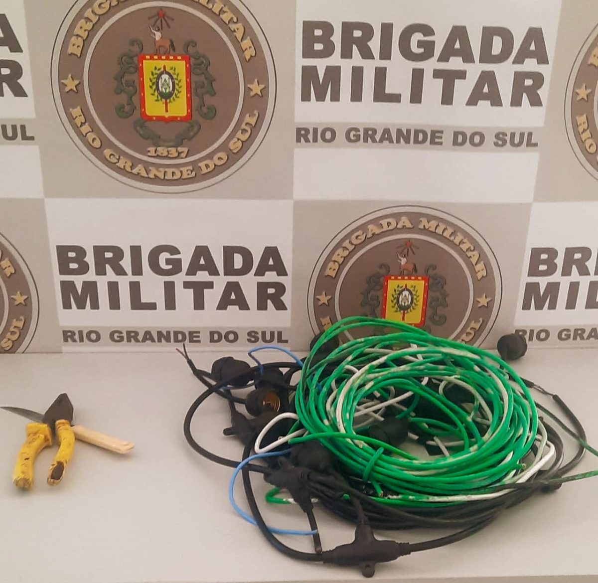 Brigada Militar prende homem por furto de fios de cobre em Estrela