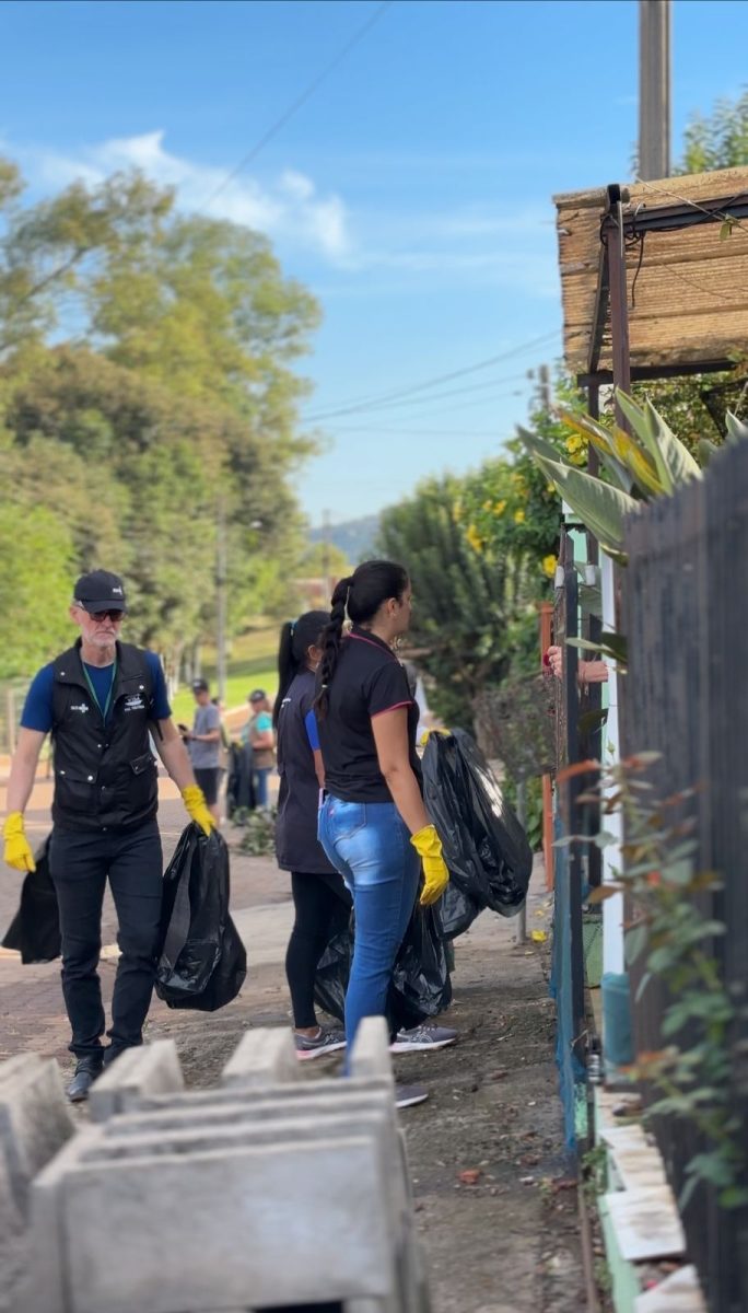 Mutirão encontra criadouros de mosquitos no bairro Canabarro