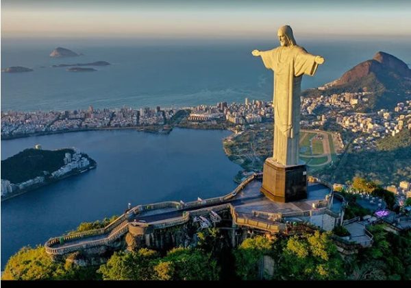 Procon interdita acessos ao Cristo Redentor após morte de turista gaúcho