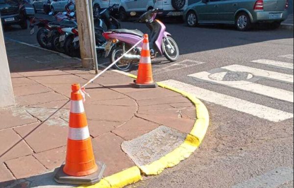 Departamento de Trânsito pinta cordões e estradas em Estrela