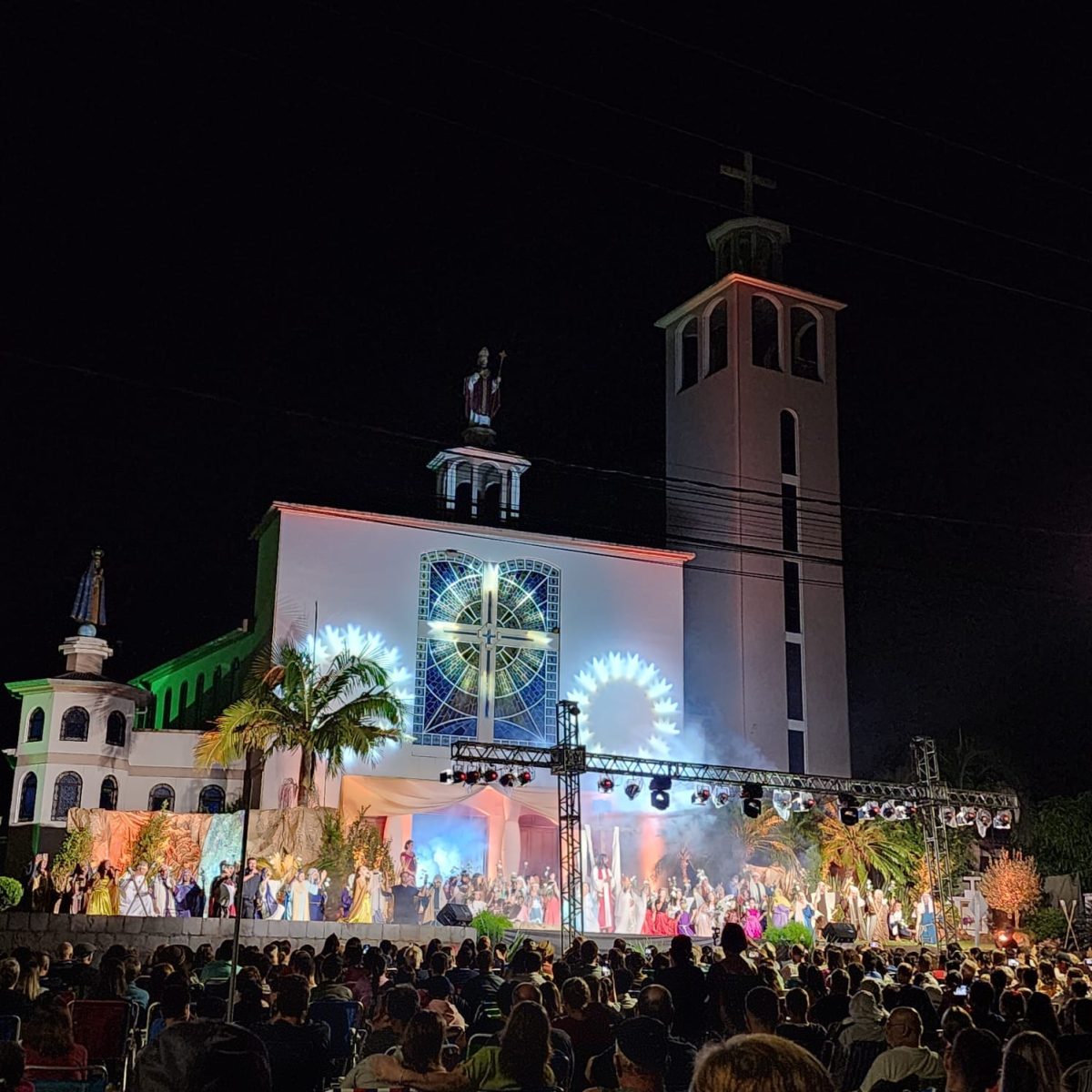 Grupo apresenta encenação da Paixão de Cristo em Encantado