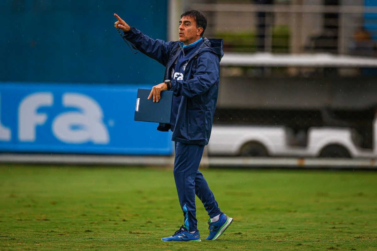 Grêmio vence e mantém a liderança