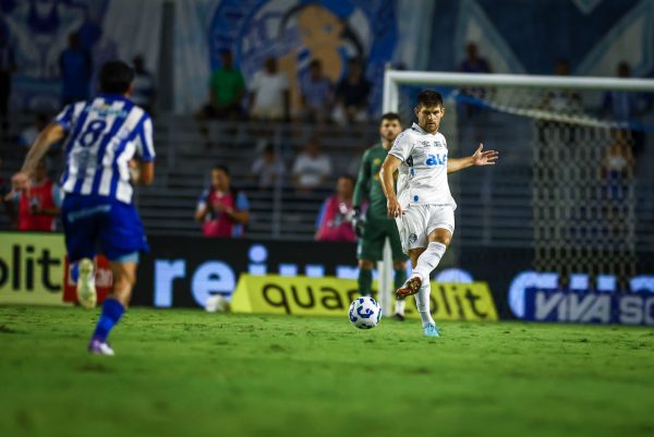 Grêmio joga mal e cede a virada para o CSA