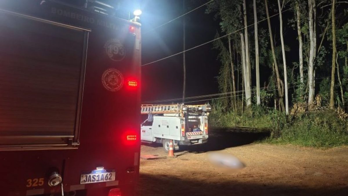 Homem morre eletrocutado enquanto fazia manutenção em rede elétrica