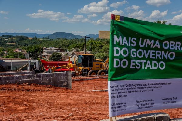 Após um ano, 120 casas em construção e mais de mil a serem entregue