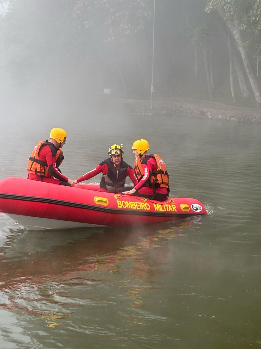 Bombeiros de Encantado simulam resgates em cheias