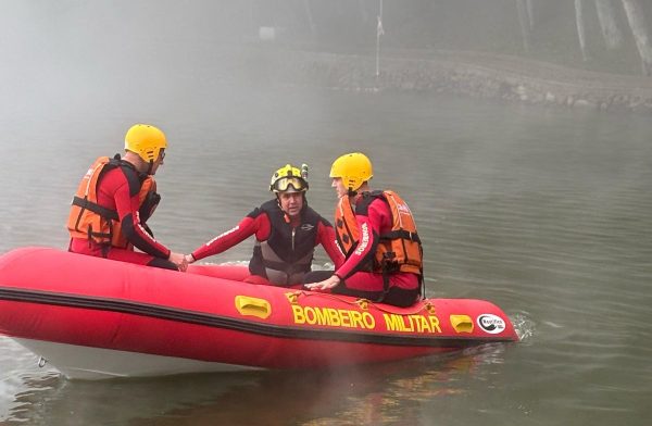 Bombeiros de Encantado simulam resgates em cheias