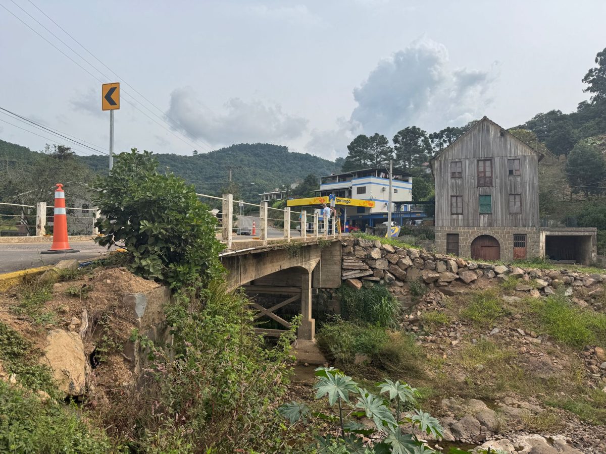 Tráfego passa a ser em meia pista na ponte da Avenida Independência