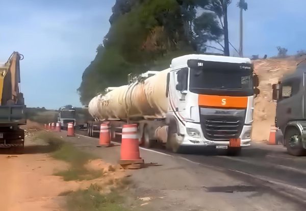 Após 12 horas, trecho entre Soledade e Tio Hugo é liberado na BR-386