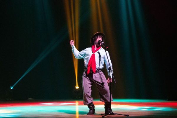 Cris Pereira celebra 30 anos de carreira no Teatro Univates
