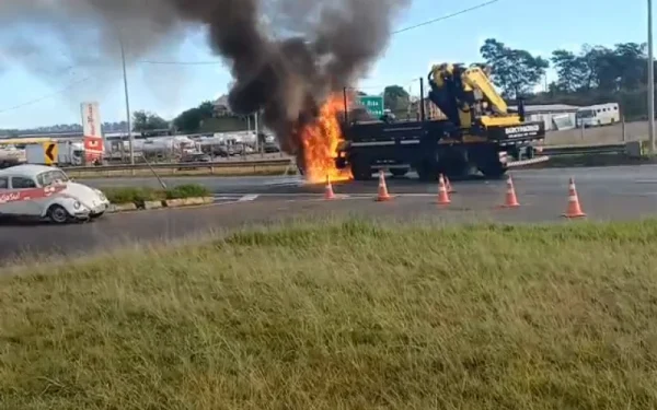 Incêndio em caminhão bloqueia BR-386, em Nova Santa Rita