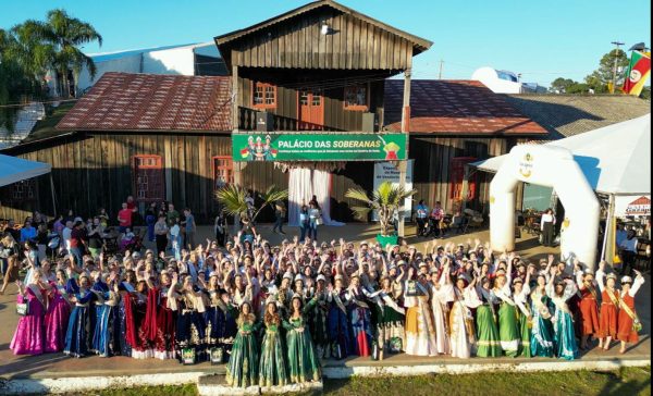 Encontro de soberanas reúne mais de 40 cortes na Fenachim
