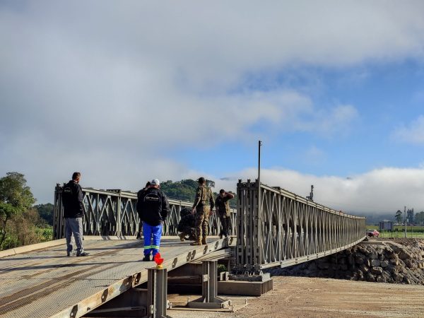 Exército inicia desmontagem de ponte provisória