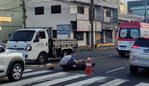 Carro atropela pedestre em cima da faixa na Pasqualini, em Lajeado