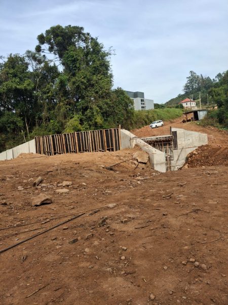 Obras de cinco pontes avançam em Relvado