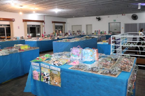 Feira do Livro ocorre hoje e amanhã em Relvado