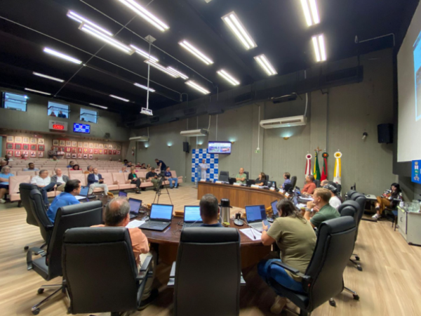 Comissões discutem projetos e Copel visita Câmara de Lajeado
