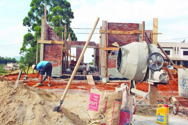 Trabalho informal na construção agrava escassez para construtoras
