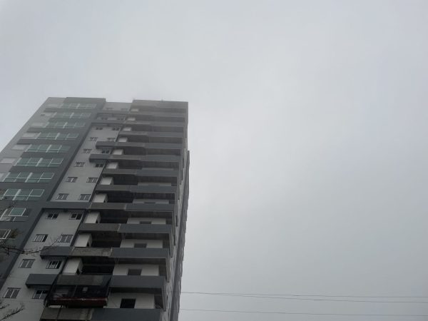 Frio no amanhecer e sol à tarde marcam início da semana no Vale