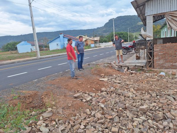 Obras restauram principal avenida de Marques de Souza