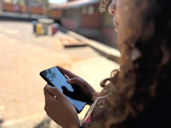 Os impactos das telas e a busca por um novo jeito de educar
