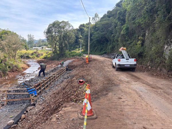 Com investimento de R$ 2 milhões, Relvado inicia reconstrução de acesso a Putinga