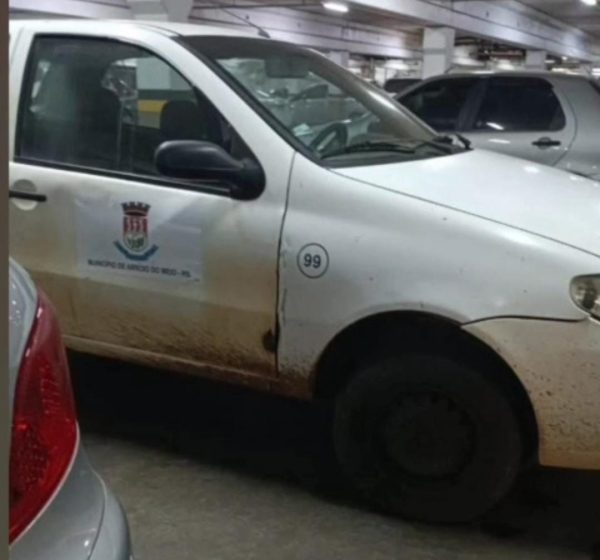 Servidor é flagrado com veículo oficial em supermercado; caso será apurado