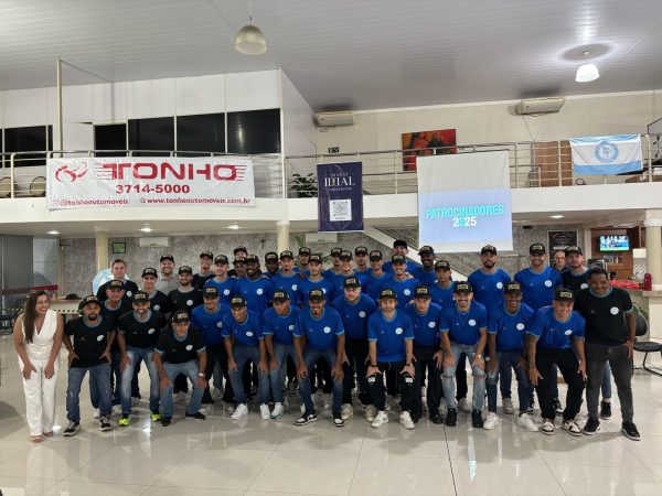 Lajeadense apresenta elenco e uniformes