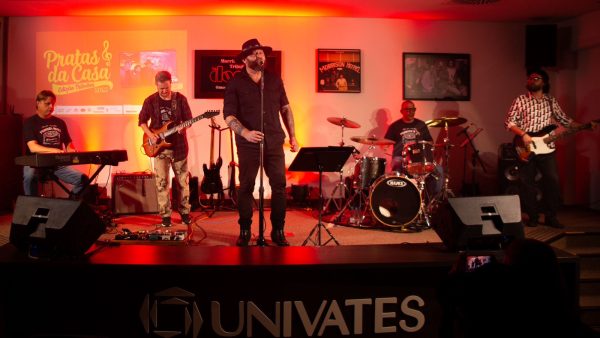 Banda Morrison Hotel apresenta tributo a The Doors
