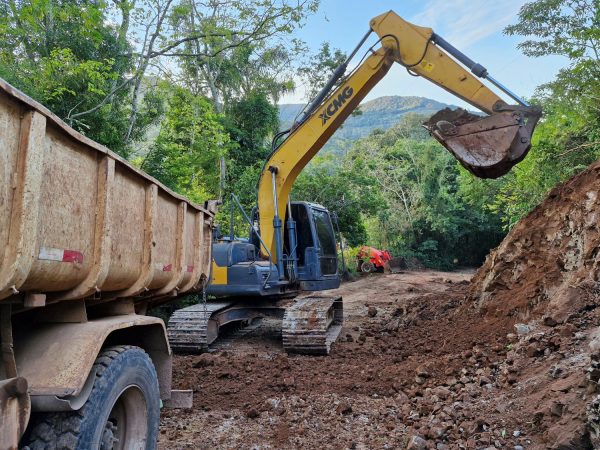 Estrada para o Morro Gaúcho é revitalizada até o topo