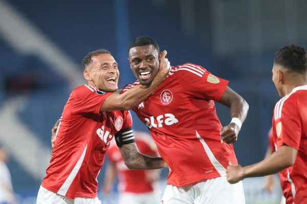 Inter vence no Uruguai e se aproxima da oitavas da Libertadores
