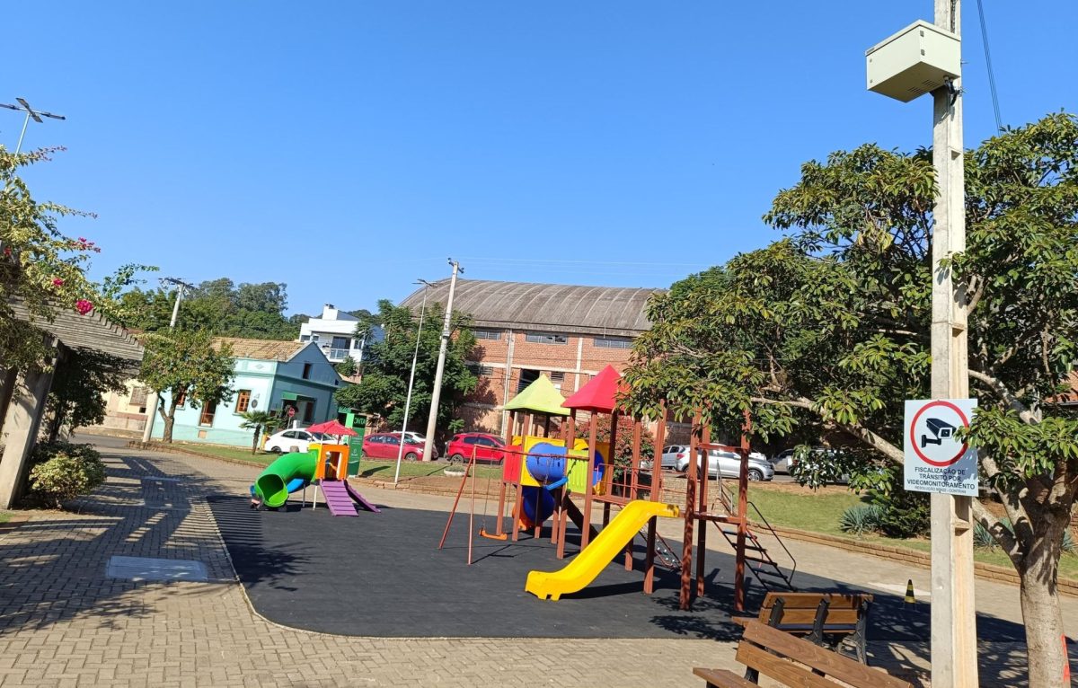 Praça Dona Laura recebe videomonitoramento interligado com a polícia