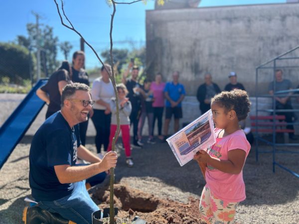 Mais de 100 voluntários se unem para restaurar Creche Colmeia