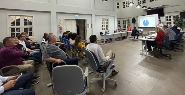 Em audiência pública, grupo pede cancelamento do edital de concessão
