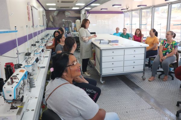 Curso de costura industrial do Senai oferece novas oportunidades para mulheres