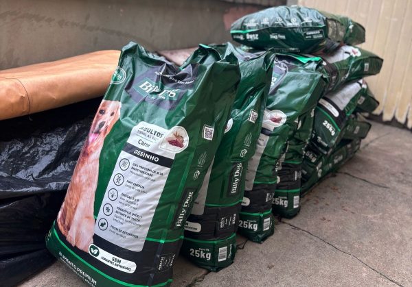Estrela entrega 250 kg de ração a ONG AEPA