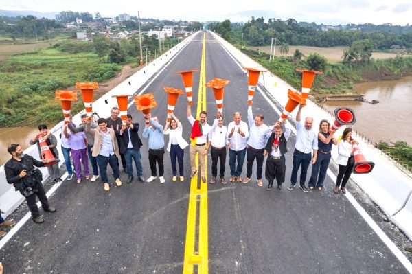 Com pontes refeitas, Vale movimenta a economia