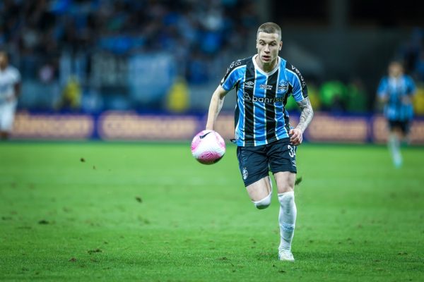 Grêmio confirma fratura no punho de Igor Serrote