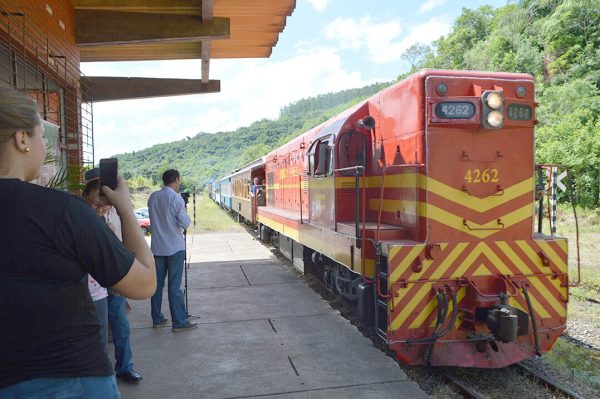 Um ano depois Incerteza marca futuro do trem turístico